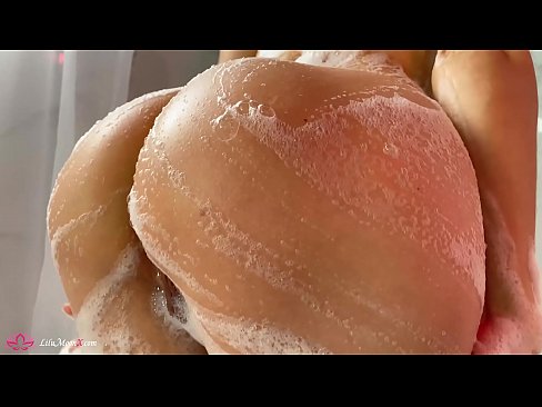 ❤️ Brunette شاور میں شدید orgasm کے لئے وائبریٹر کے ساتھ بلی میں مشت زنی کرتی ہے۔ ❤️❌ ہم پر